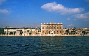 Dolmabahce Serail-Palast am Ufer des Bosporus : Palast, Bosporus